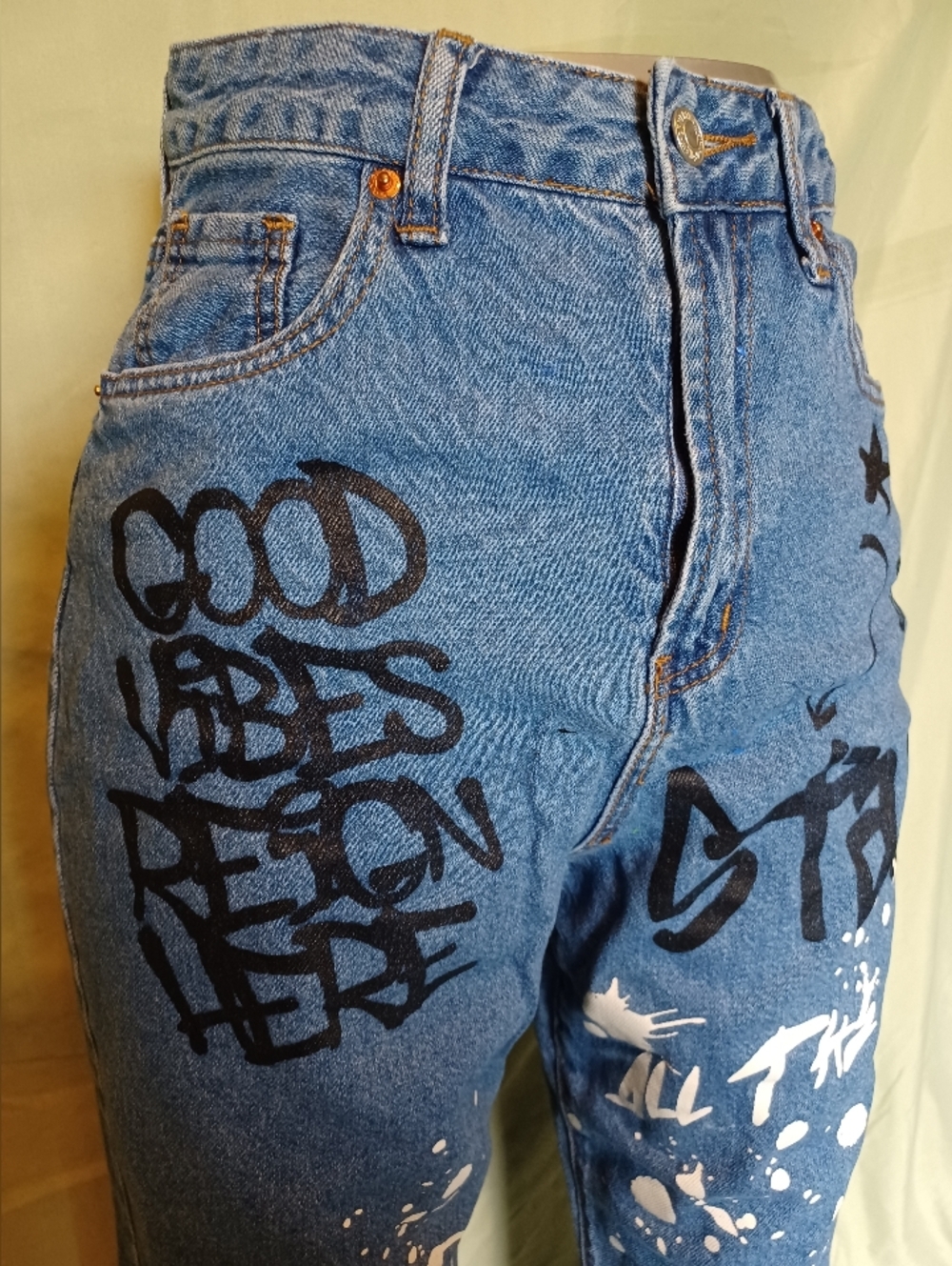 S.o.n.g. Painted Splattered Graffiti Jogger Blue Boyfriend Jeans Raw Hem Ankles - Picture 9 of 13